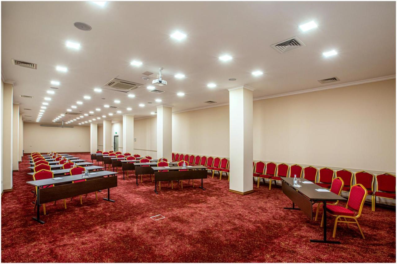 Ani Grand Hotel Yerevan Exterior photo